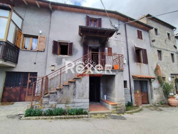 casa indipendente in vendita a Caprese Michelangelo in zona Lama