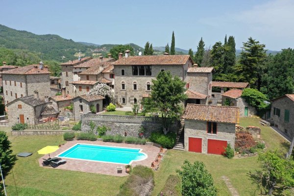 casa indipendente in vendita a Caprese Michelangelo in zona San Cristoforo