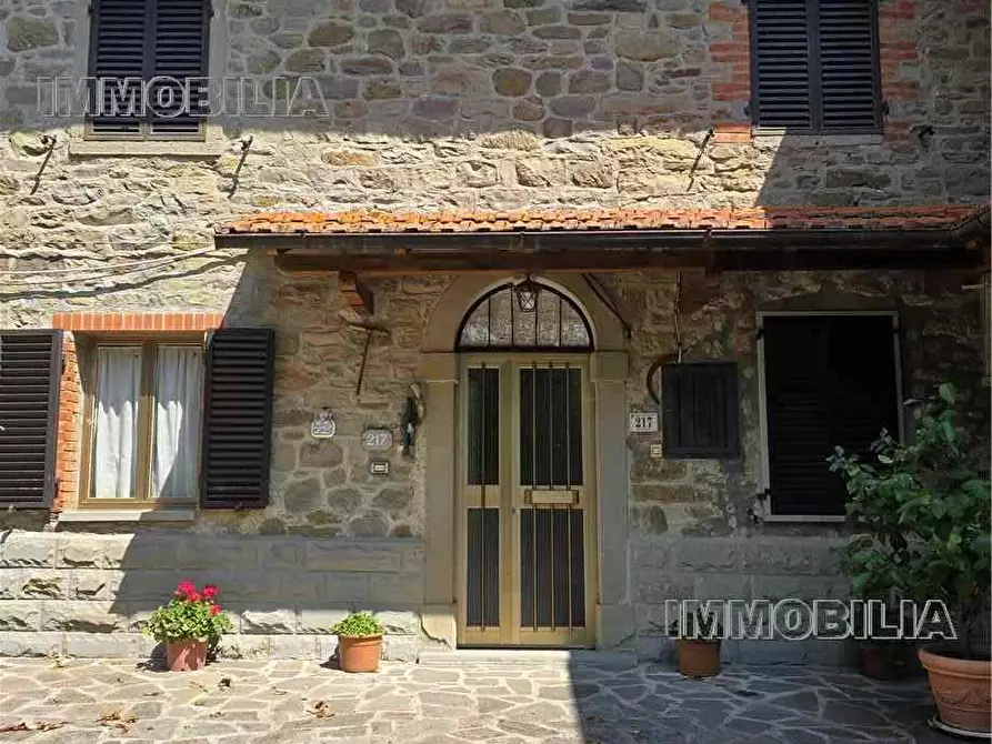 casa indipendente in vendita a Caprese Michelangelo in zona San Cristoforo
