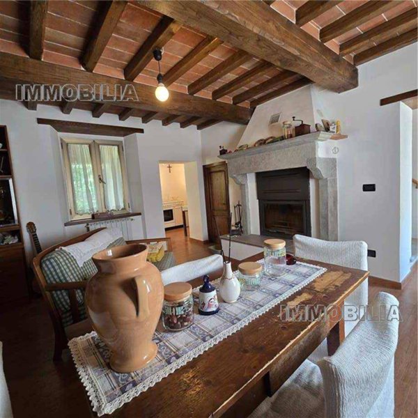 casa indipendente in vendita a Caprese Michelangelo in zona San Cristoforo