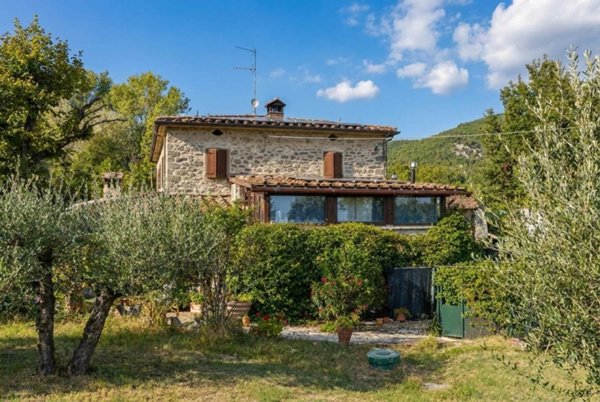 casa indipendente in vendita a Caprese Michelangelo in zona San Cristoforo