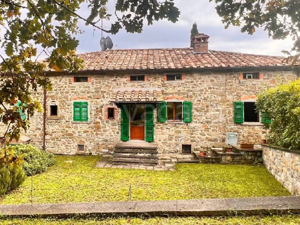 casa indipendente in vendita a Caprese Michelangelo in zona San Cristoforo