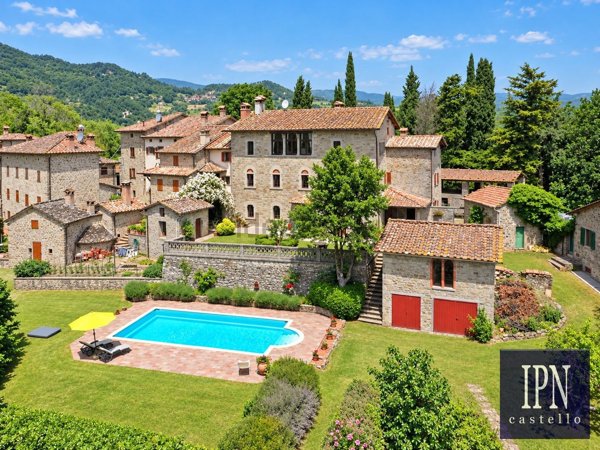 casa indipendente in vendita a Caprese Michelangelo in zona San Cristoforo