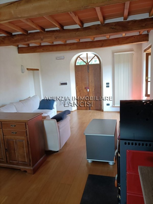 casa indipendente in vendita a Caprese Michelangelo in zona San Cristoforo