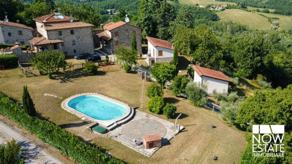 casa indipendente in vendita a Caprese Michelangelo