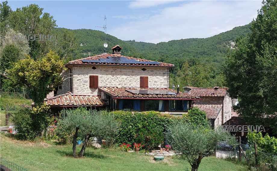casa indipendente in vendita a Caprese Michelangelo in zona Ponte Singerna