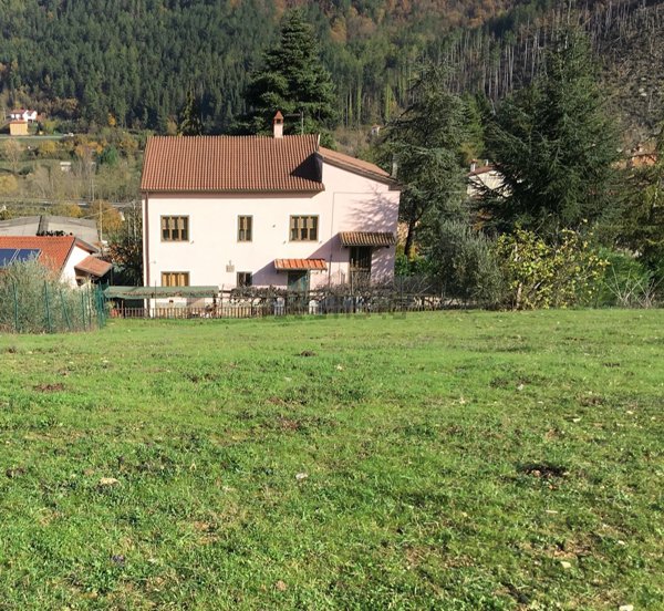 casa indipendente in vendita a Castel Focognano in zona Rassina