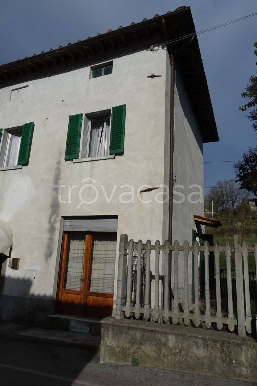 casa indipendente in vendita a Castel Focognano in zona Rassina
