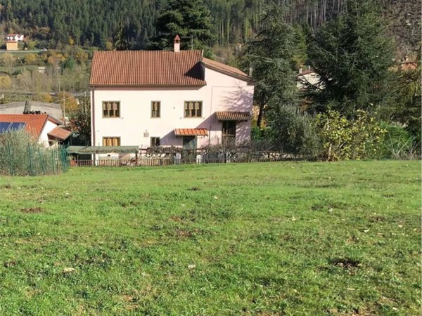 casa indipendente in vendita a Castel Focognano in zona Rassina