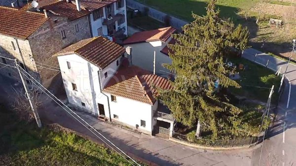 casa indipendente in vendita a Castel Focognano in zona Zenna