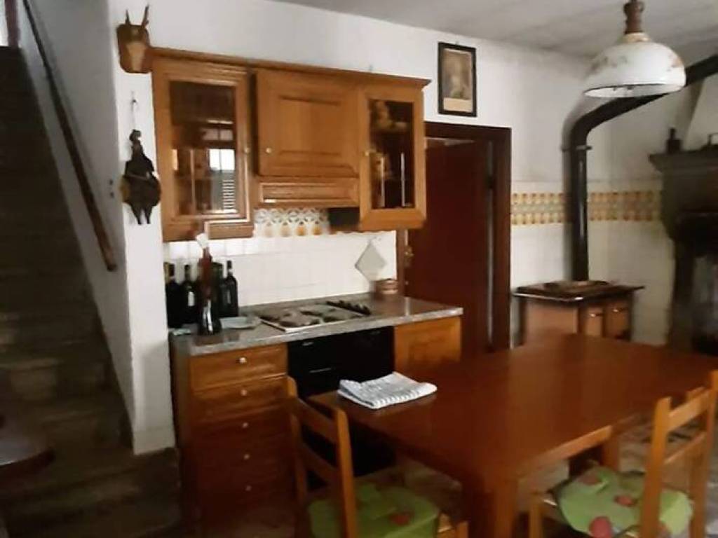 casa indipendente in vendita a Castel Focognano in zona Salutio