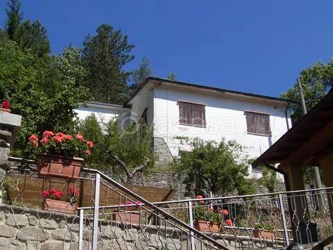 casa indipendente in vendita a Castel Focognano in zona Carda