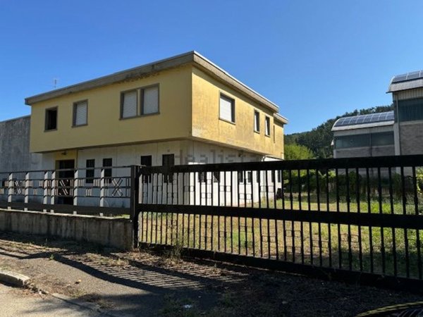 capannone in vendita a Castel Focognano in zona Rassina