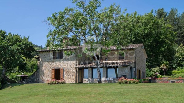 casa indipendente in vendita a Castel Focognano in zona Rassina