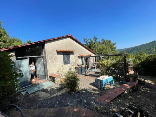 casa indipendente in vendita a Castel Focognano in zona Salutio