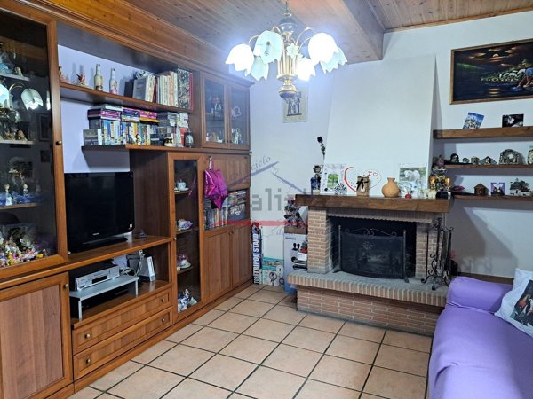 quadrivano in vendita a Castel Focognano in zona Pieve a Socana