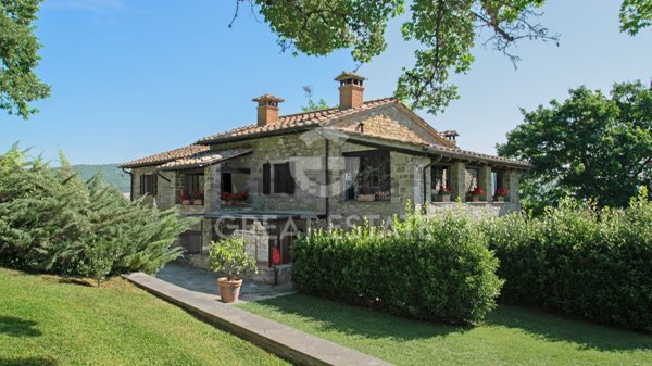 casa indipendente in vendita a Castel Focognano
