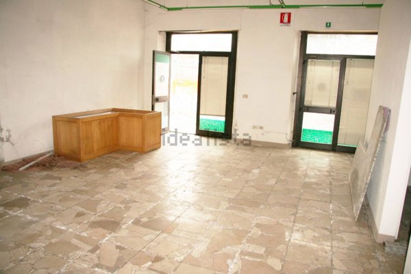 locale commerciale in vendita a Castel Focognano in zona Rassina