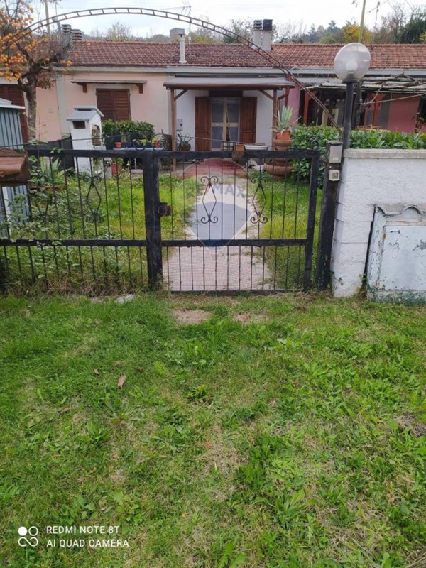 casa indipendente in vendita a Castel Focognano in zona Rassina