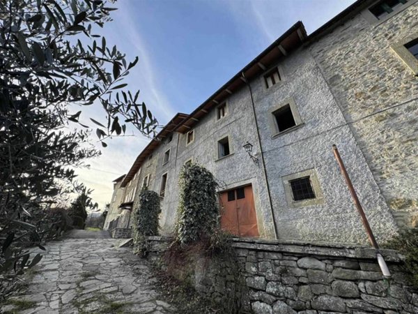 casa indipendente in vendita a Castel Focognano in zona Carda