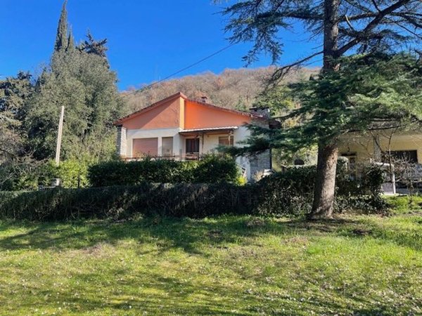 casa indipendente in vendita a Castel Focognano in zona Rassina