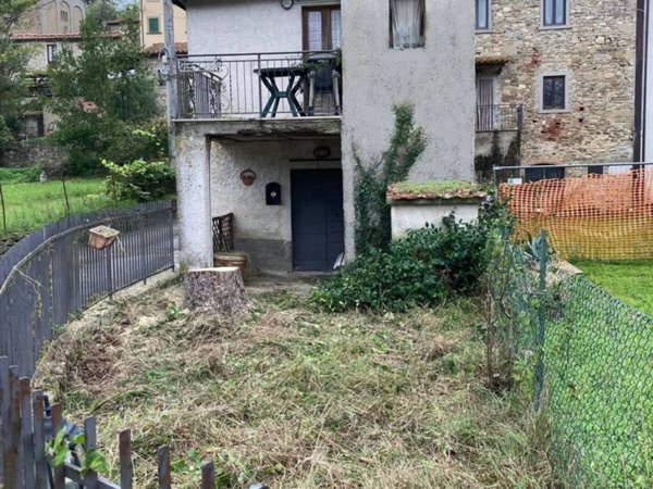 casa indipendente in vendita a Castel Focognano in zona Zenna