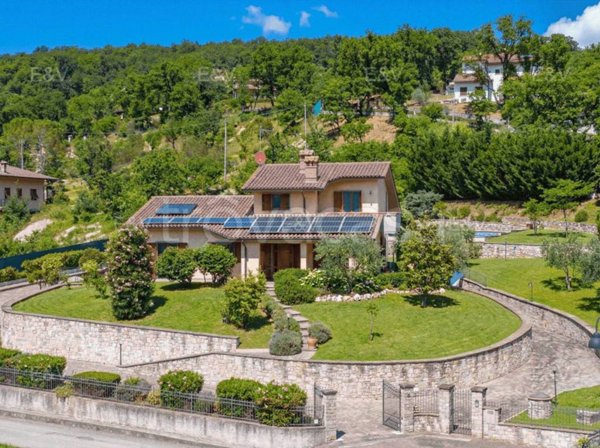 casa indipendente in vendita a Castel Focognano in zona Ornina