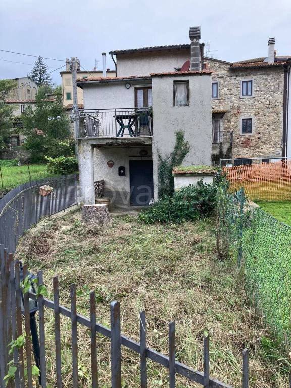 casa indipendente in vendita a Castel Focognano in zona Zenna