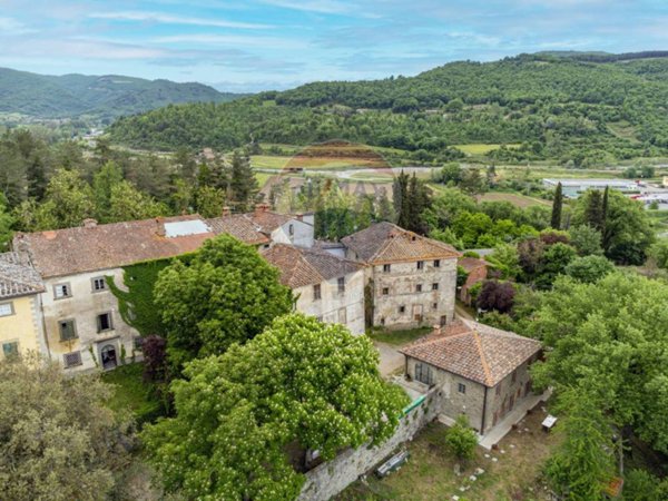 casa indipendente in vendita a Castel Focognano in zona Zenna