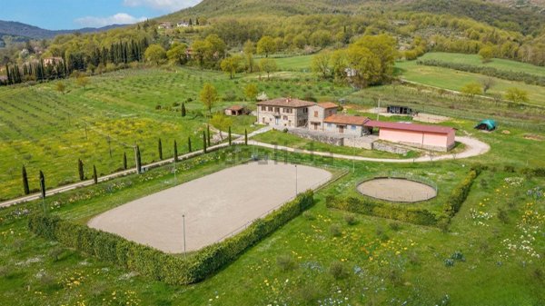 casale in vendita a Castel Focognano in zona Castel Focognano