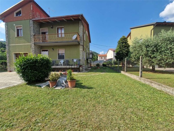 casa indipendente in vendita a Castel Focognano in zona Rassina