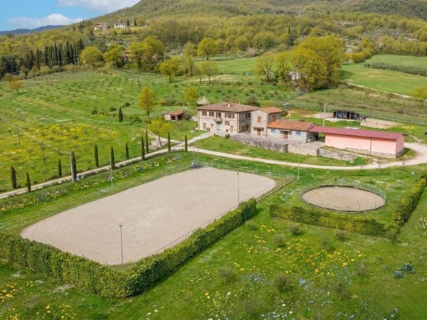 casa indipendente in vendita a Castel Focognano in zona Castel Focognano