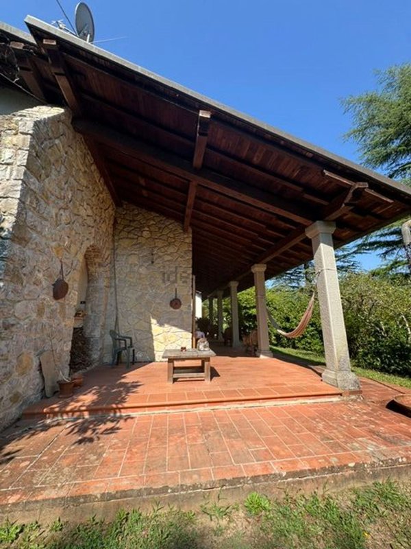 casa indipendente in vendita a Castel Focognano in zona Castel Focognano