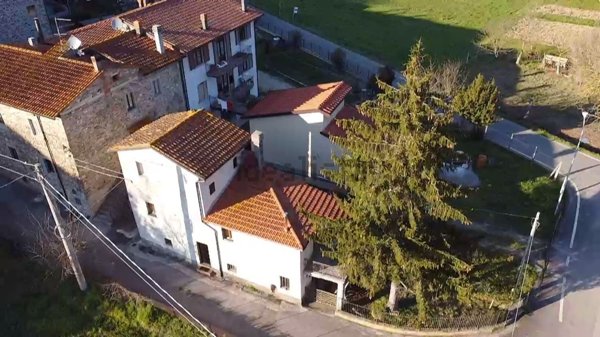casa indipendente in vendita a Castel Focognano in zona Zenna