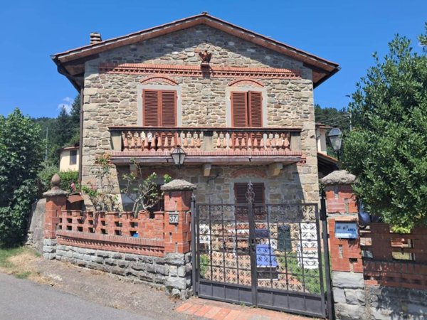 casa indipendente in vendita a Castel San Niccolò in zona Cetica