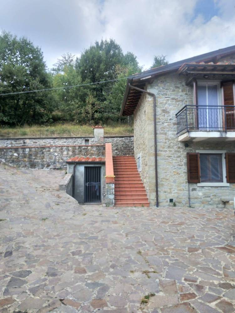 casa indipendente in vendita a Castel San Niccolò in zona Cetica