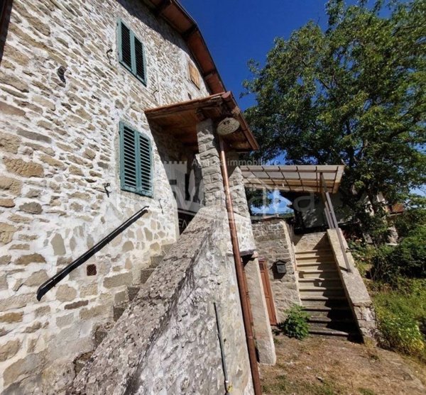 appartamento in vendita a Castel San Niccolò in zona Cetica