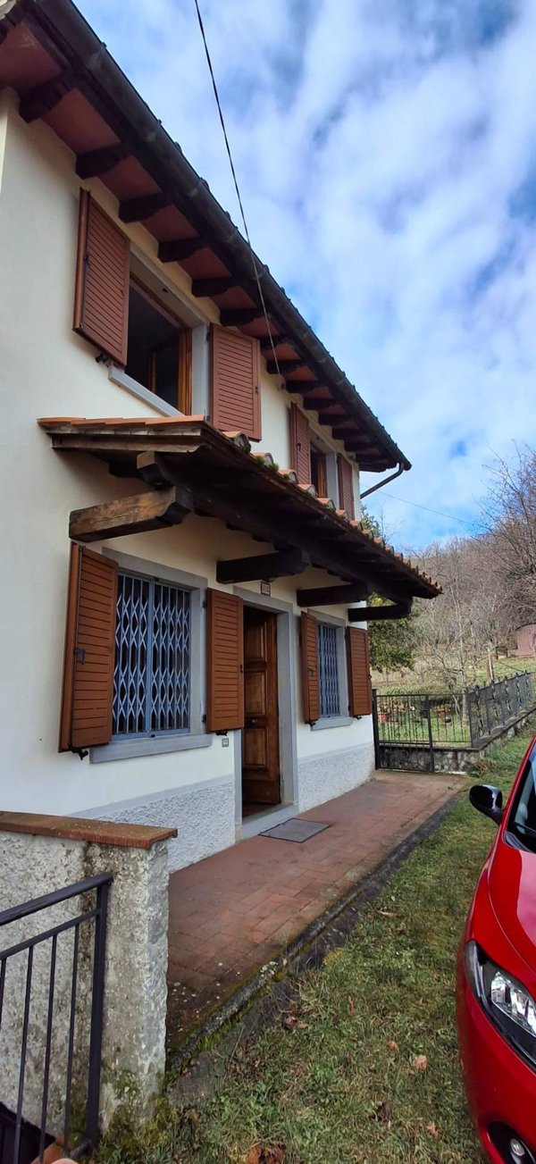 casa indipendente in vendita a Castel San Niccolò in zona Cetica