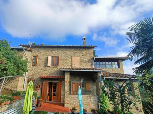 casa indipendente in vendita a Castel San Niccolò in zona Caiano