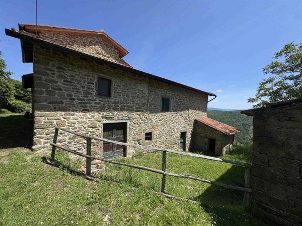 casa indipendente in vendita a Castel San Niccolò in zona Garliano