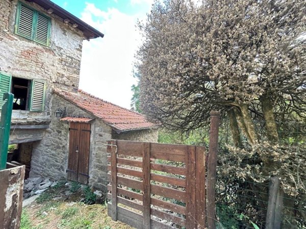 casa indipendente in vendita a Castel San Niccolò in zona Garliano