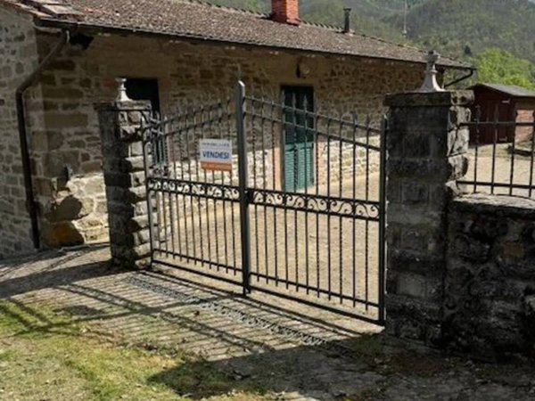 casa indipendente in vendita a Castel San Niccolò in zona Cetica