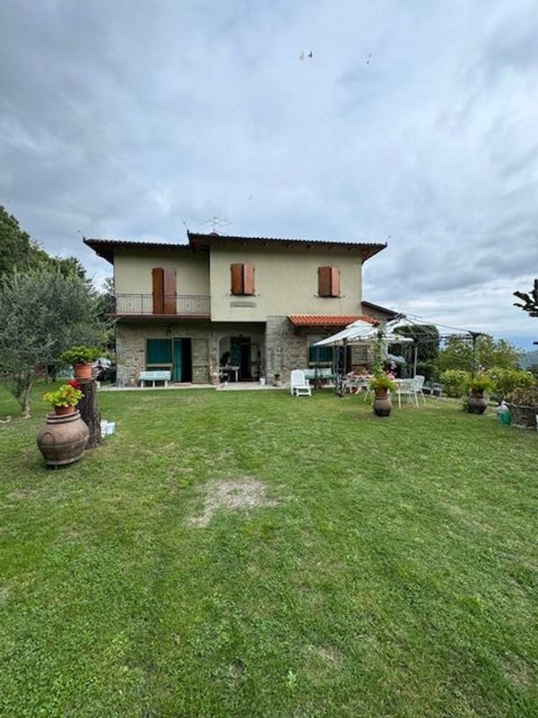 casa indipendente in vendita a Castel San Niccolò in zona Cetica