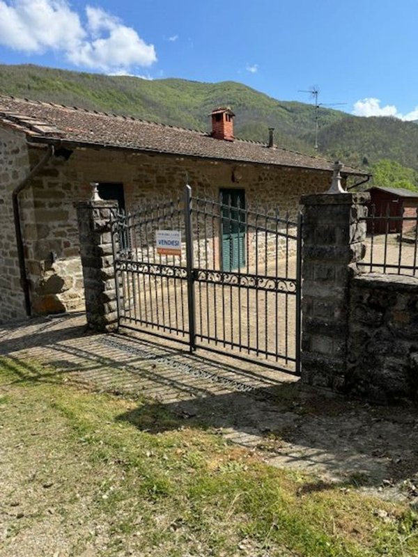 casa indipendente in vendita a Castel San Niccolò in zona Cetica