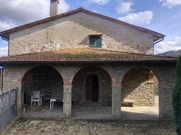 casale in vendita a Castel San Niccolò in zona Garliano