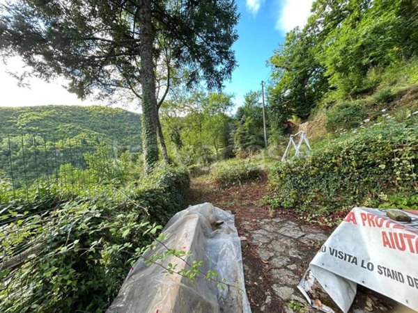 casa indipendente in vendita a Castel San Niccolò in zona Garliano