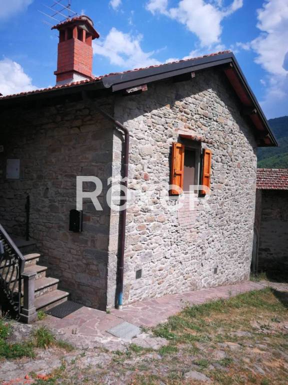 casa indipendente in vendita a Castel San Niccolò in zona Cetica