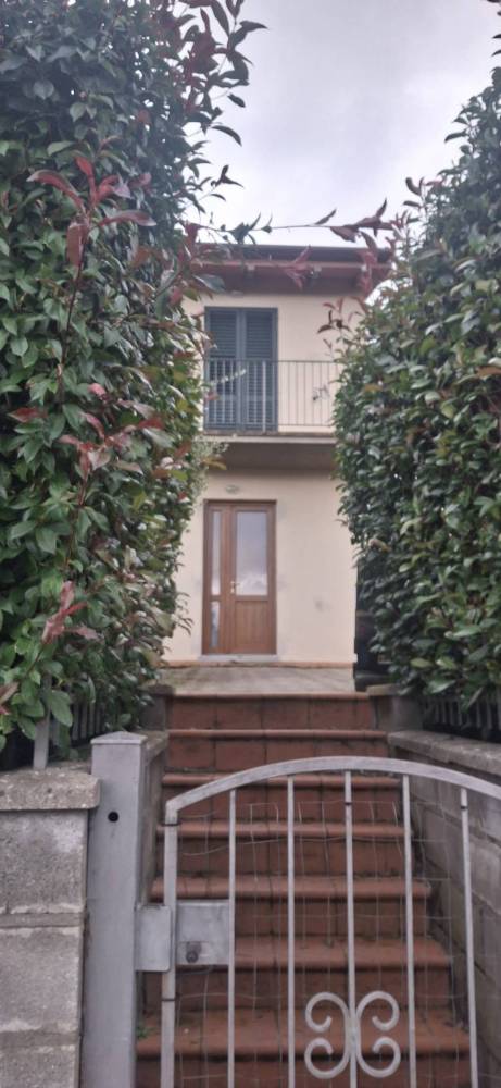 casa indipendente in vendita a Castel San Niccolò in zona Borgo alla Collina