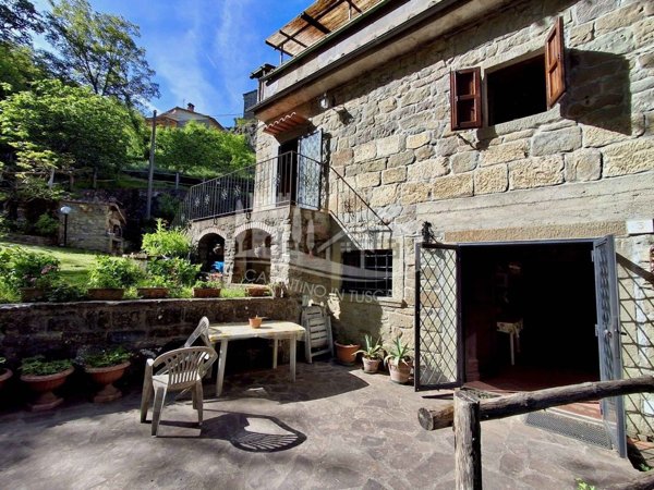 casale in vendita a Castel San Niccolò in zona Caiano