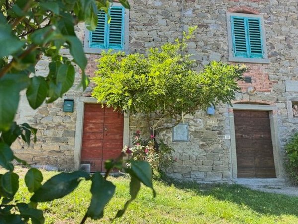 casa indipendente in vendita a Castel San Niccolò in zona Cetica